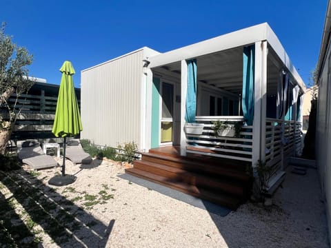 Property building, Garden, Balcony/Terrace, sunbed