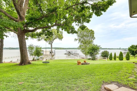 Lakefront Home with Private Dock in Grove House in Grove