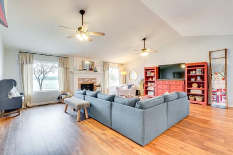 Lakefront Home with Private Dock in Grove House in Grove