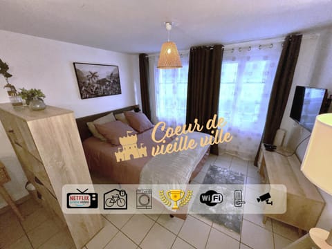 Bed, TV and multimedia, Photo of the whole room, Bedroom