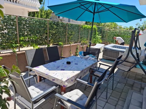 Property building, Balcony/Terrace