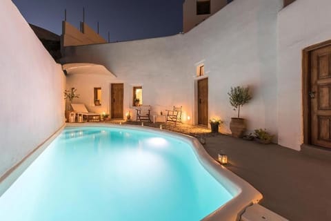 Night, Pool view