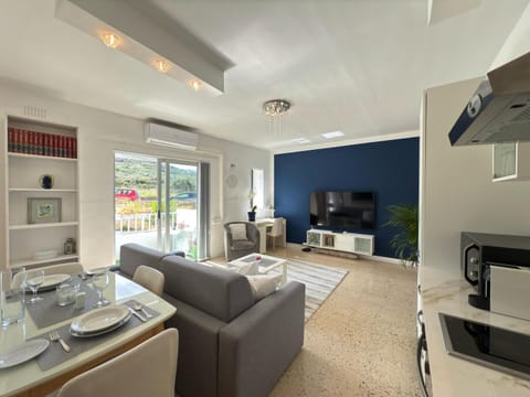 Communal lounge/ TV room, Dining area