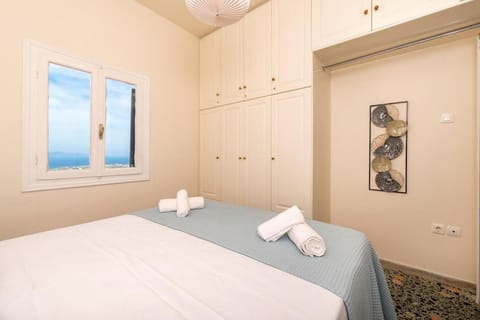 Bed, Photo of the whole room, Bedroom, towels, wardrobe