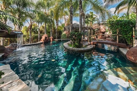 Paradise Lagoon Resort Style Pool Getaway House in Casa De Oro-Mount