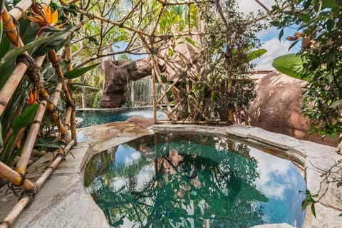 Paradise Lagoon Resort Style Pool Getaway House in Casa De Oro-Mount