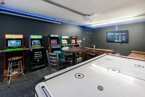 Paradise Lagoon Resort Style Pool Getaway House in Casa De Oro-Mount