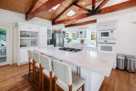 Paradise Lagoon Resort Style Pool Getaway House in Casa De Oro-Mount