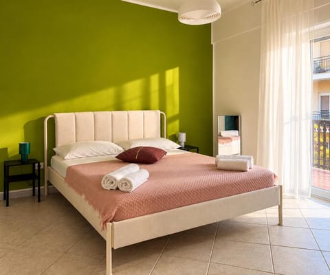 Photo of the whole room, Bedroom, towels