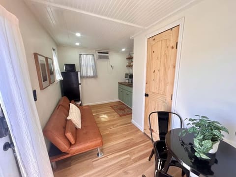 Quail Run Farm- Rustic Tiny Home 2 House in Chattanooga