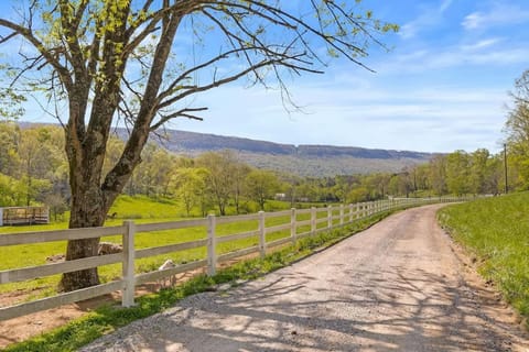 Quail Run Farm- Rustic Tiny Home 1 House in Chattanooga