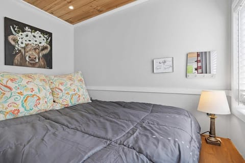 Quail Run Farm- Rustic Tiny Home 1 House in Chattanooga