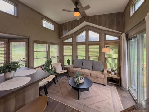 Quail Run Farm- Rustic Tiny Home 3 House in Chattanooga