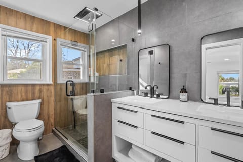 Waterview Retreat - Riverside Haven 4-2 Family House in North Charleston