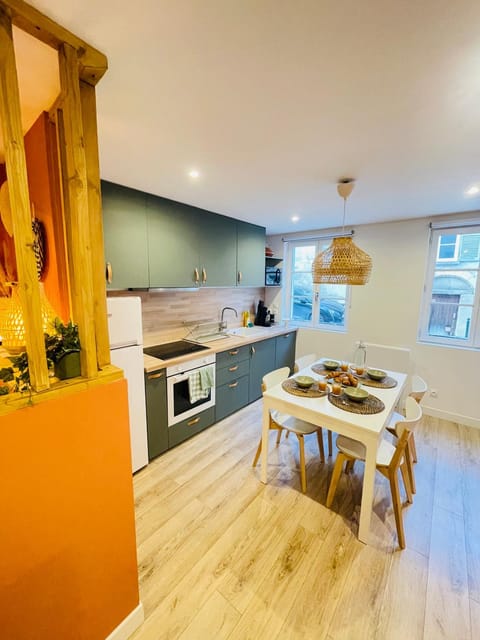 Kitchen or kitchenette, Dining area, dishwasher, oven, stove