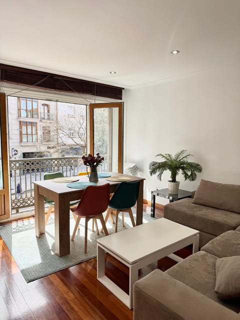 View (from property/room), Balcony/Terrace, Living room