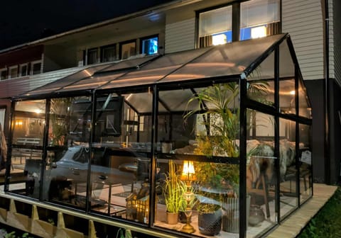 Property building, Patio, Garden, View (from property/room), Balcony/Terrace, Living room, Seating area, Garden view