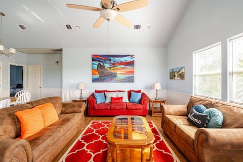 Central 2BR 2BA Easy Beach Access Sleeps 10 House in Bolivar Peninsula