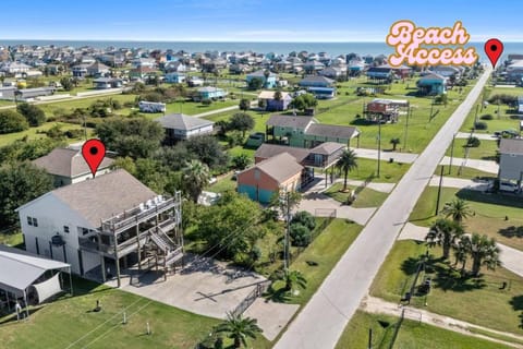 Central 2BR 2BA Easy Beach Access Sleeps 10 House in Bolivar Peninsula