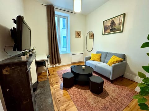 TV and multimedia, Living room, Photo of the whole room, Seating area