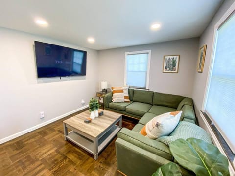 21 COMFORTABLE AND LUXURIOUS House in Bristol