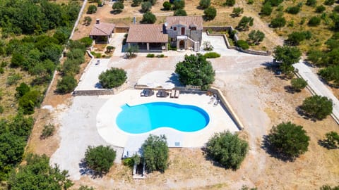 Property building, Bird's eye view, Garden, Pool view, Parking
