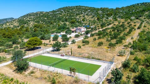 Property building, Bird's eye view, Garden, Tennis court
