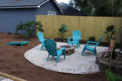 Beach Retreat with Backyard Flair and Yard Games House in Atlantic Beach