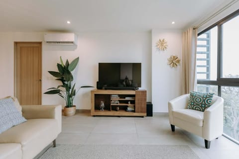 Communal lounge/ TV room, TV and multimedia, Living room, Seating area, Evening entertainment