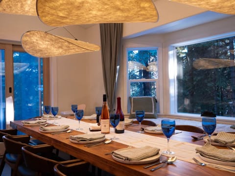 Mountain Retreat near Skiing, HotTub, PetFriendly Villa in Tahoe City