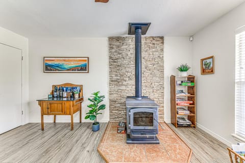 1 Mi to Alto Lake Mtn-View Home with Large Yard! House in Alto