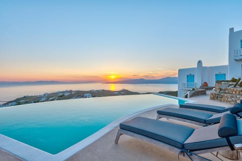Photo of the whole room, Pool view, Sea view, Sea view, Swimming pool, Swimming pool, Sunset, sunbed