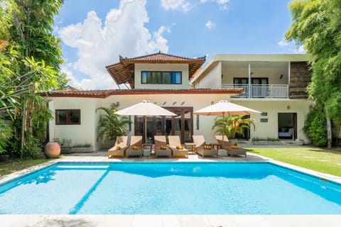 10 Bedroom Villa Vista Seminyak Villa in Kuta