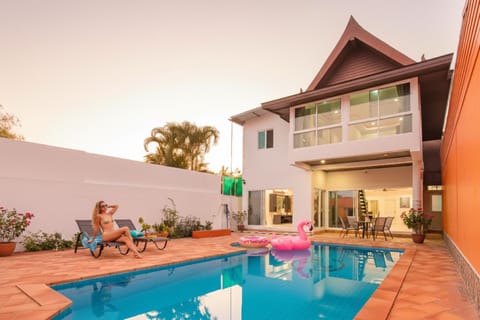 Swimming pool, Swimming pool