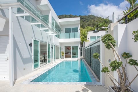 Property building, Mountain view, Swimming pool, Swimming pool