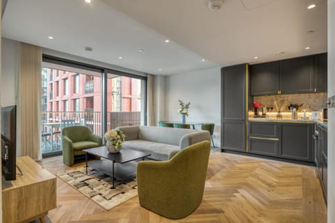 TV and multimedia, Kitchen or kitchenette, Living room, Seating area