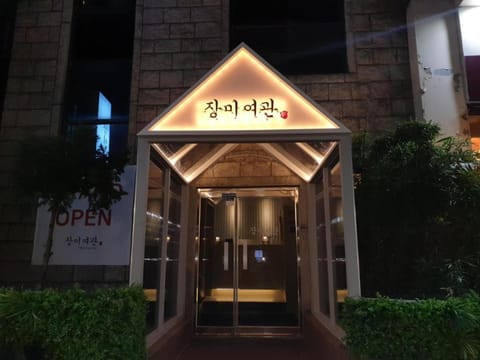 Facade/entrance, Night