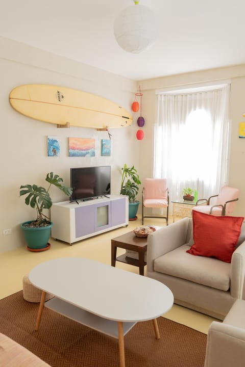 Communal lounge/ TV room, TV and multimedia, Living room, Seating area, Evening entertainment