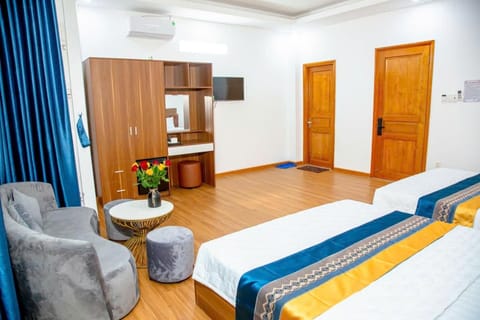 Bed, TV and multimedia, Living room, Photo of the whole room