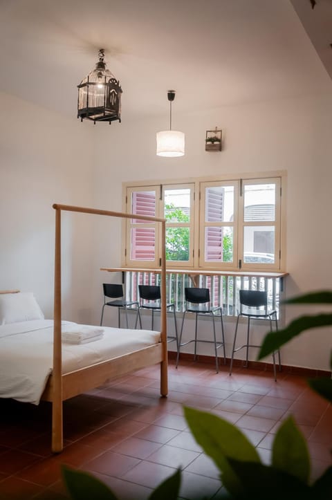 Bed, Living room, Photo of the whole room, Seating area, Bedroom