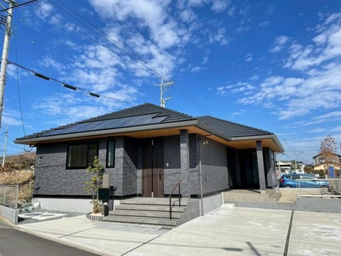 Property building, Day, Neighbourhood, Street view