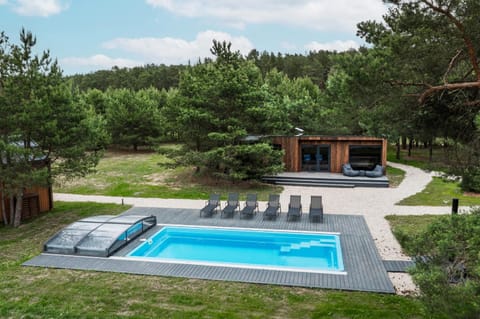 Swimming pool, sunbed