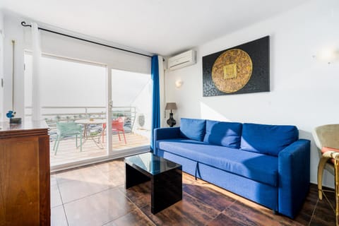 Balcony/Terrace, Living room