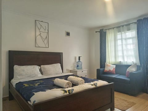 Bed, Photo of the whole room, Seating area, towels