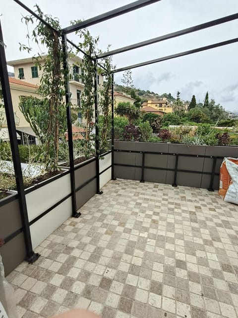 New Seaside Vintage Apartment, 20m to the beach, WI-FI&TERRACE Apartment in Bordighera