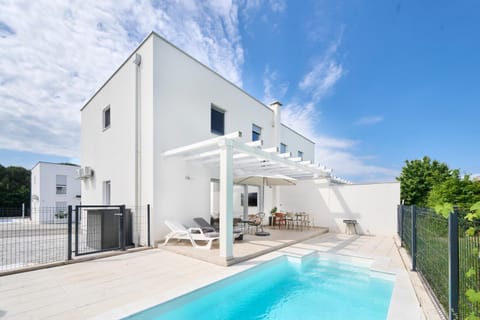Property building, Patio, View (from property/room), Balcony/Terrace, Pool view, Swimming pool, sunbed