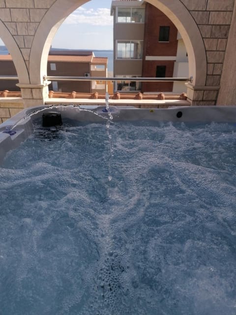 Hot Tub, Balcony/Terrace