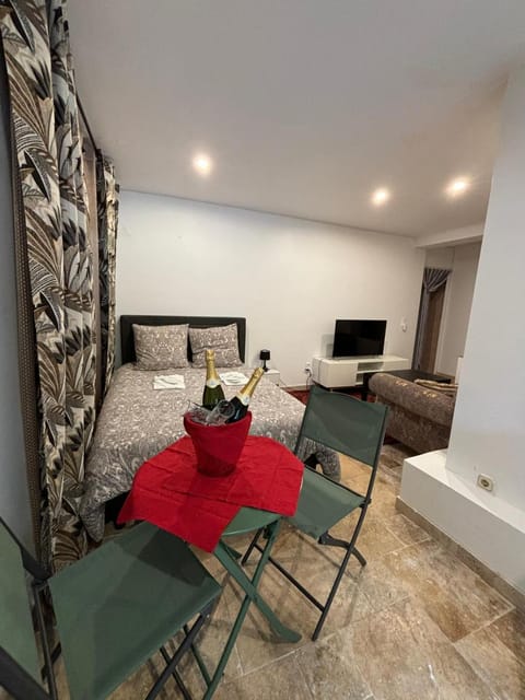 Communal lounge/ TV room, Photo of the whole room, Dining area