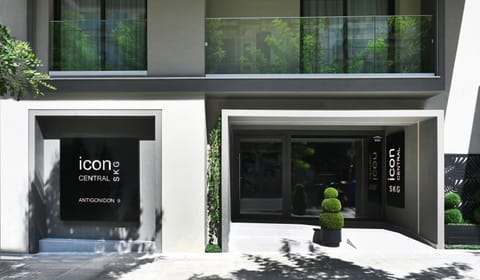 Property building, Facade/entrance, Day