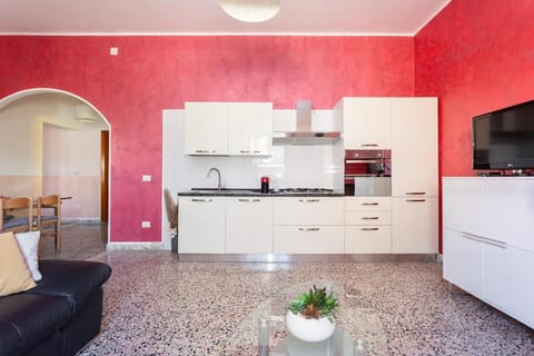 TV and multimedia, Kitchen or kitchenette, Dining area, stove